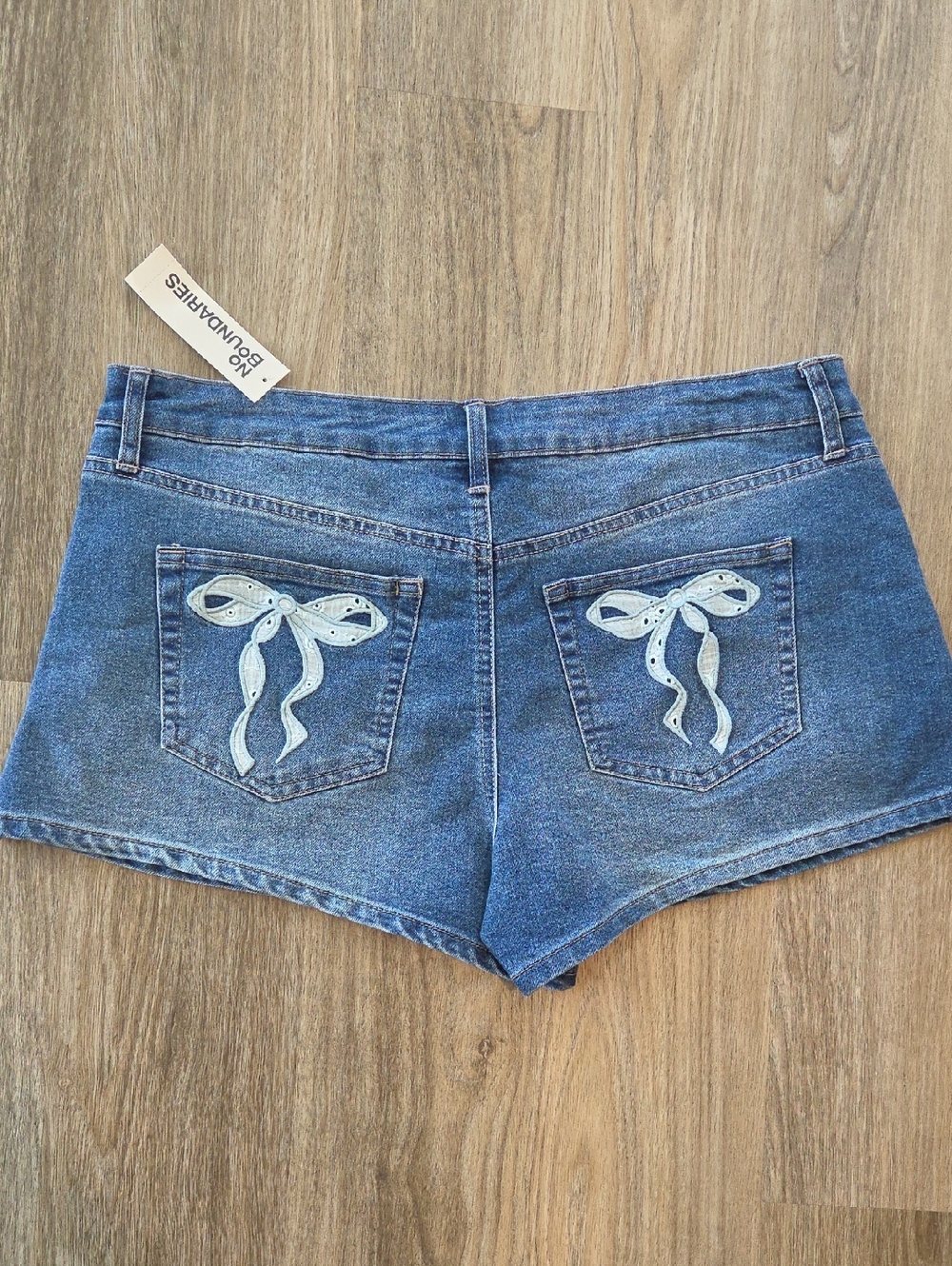 No Boundaries Blue Denim Shorts with Bow Embroidered Back Pockets Size 14 Nwt